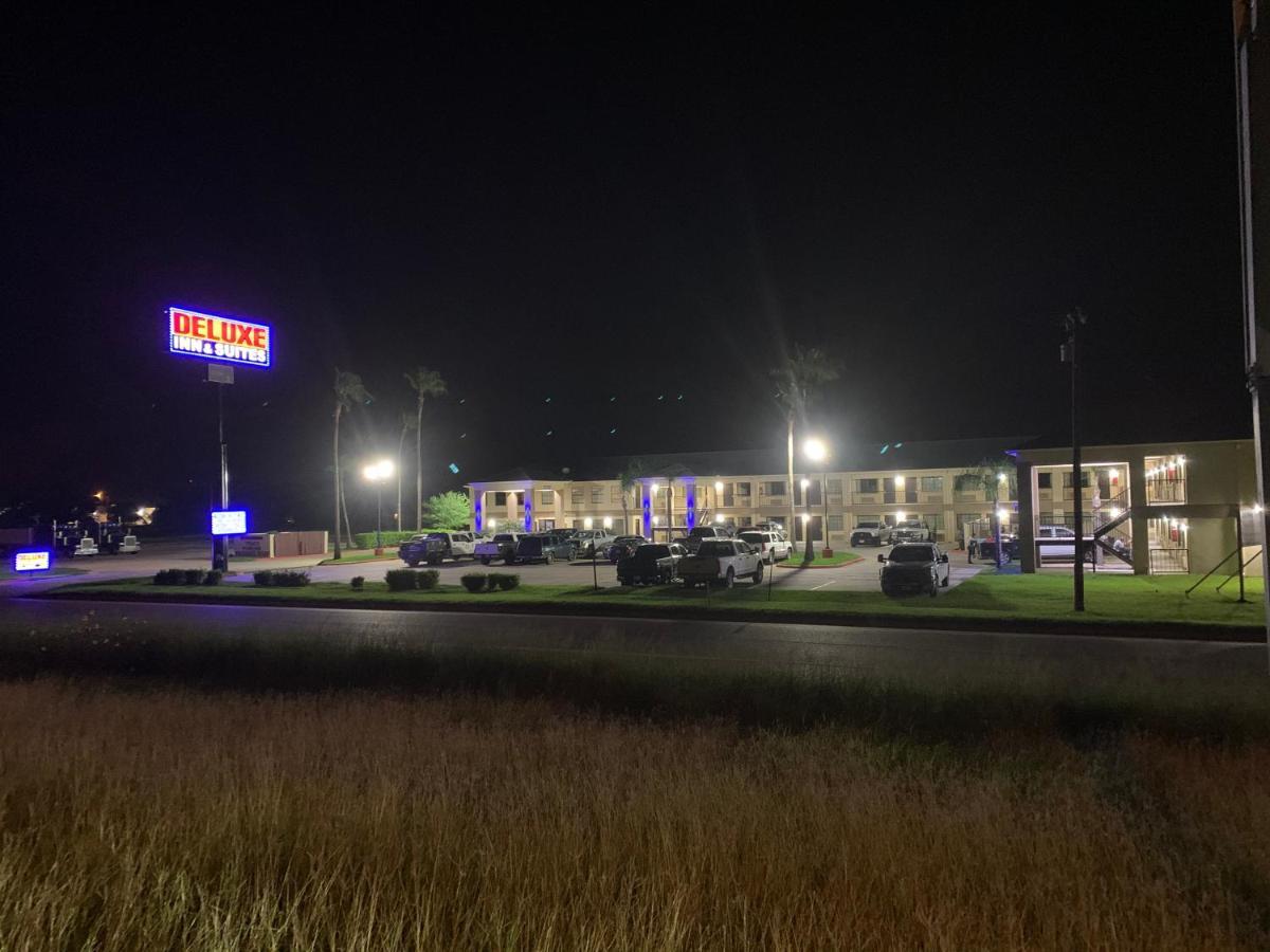 Deluxe Inn And Suites Raymondville Exterior foto